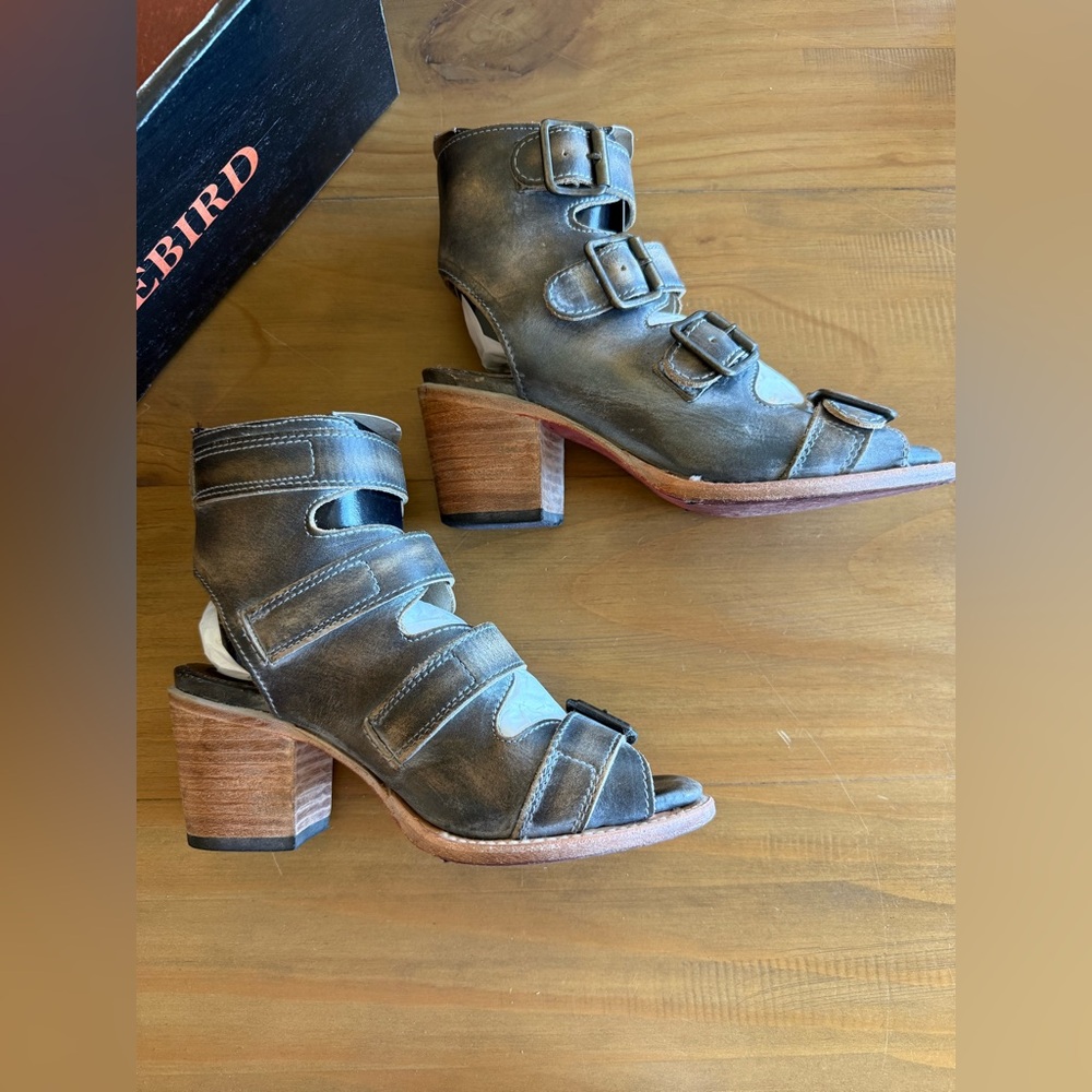 Freebird Quail shoes in Ice. Size 6. - Picture 8 of 12
